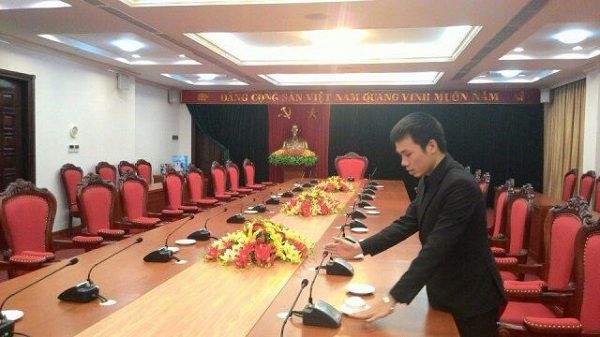 Việt Hưng lắp đặt hệ thống âm thanh hội thảo cho tỉnh ủy hòa bình