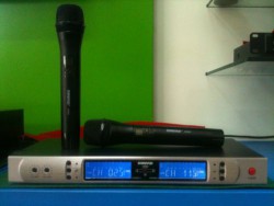 Microphone Shure UR6S, Micrphone chuyên dùng cho hát karaoke,microphone biểu diễn,microphone chất lượng tốt