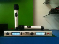 Microphone Shure UR4S, Micrphone chuyên dùng cho hát karaoke,microphone biểu diễn,microphone chất lượng tốt